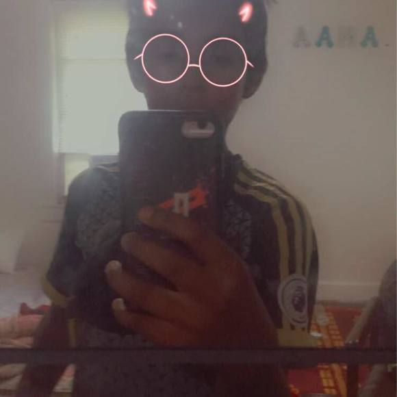 Poshmark profile picture for @harmed